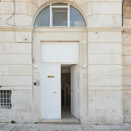 Alibi Suites Suite Museum: Gioiello Con Vista Sul Museo Archeologico Nazionale, Letto E Doccia Con Cromoterapia, Smart Tv, Wifi E A/C Руво-ди-Пулья Экстерьер фото